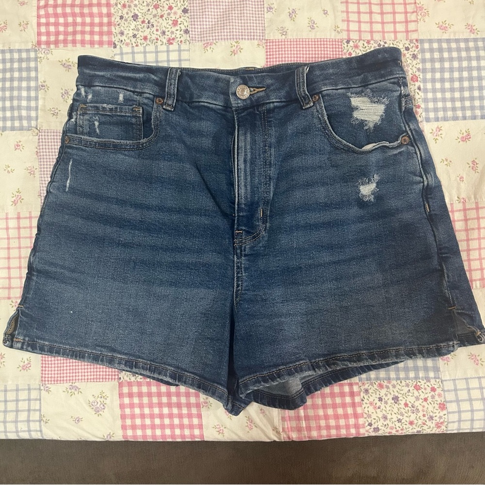 AE Curvy Mom Jeans Shorts